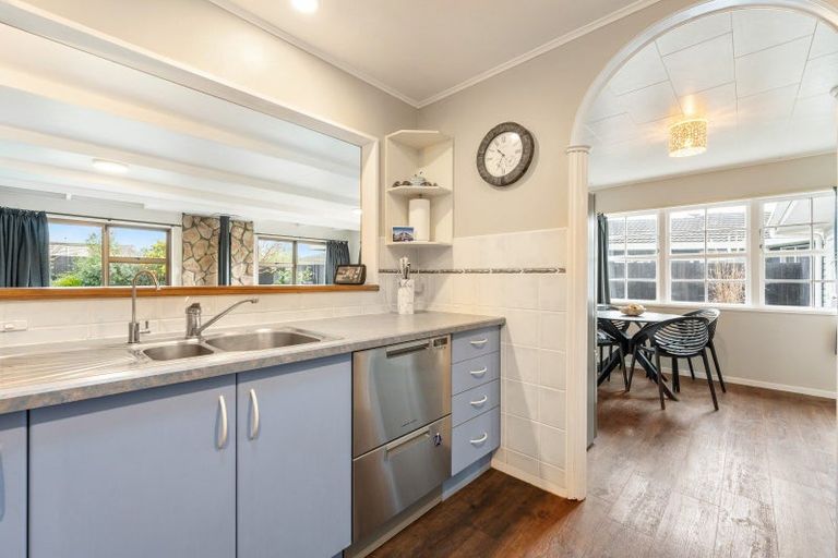 Photo of property in 18 Chippendale Crescent, Highbury, Palmerston North, 4412