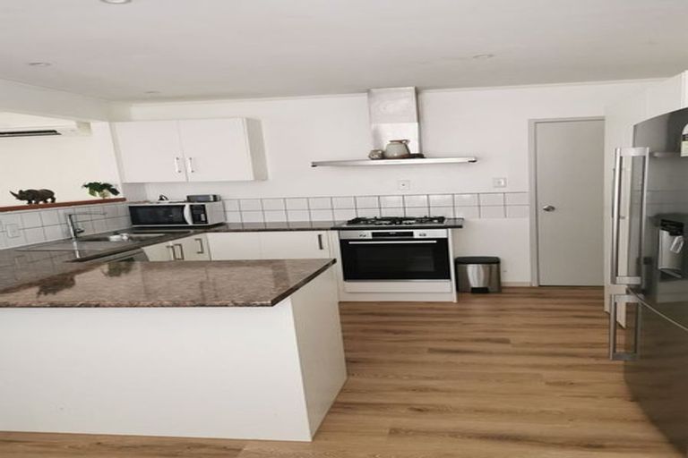 Photo of property in 28 Vandeleur Avenue, Birkdale, Auckland, 0626