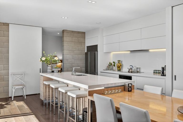 Photo of property in 98 Major Hornbrook Road, Mount Pleasant, Christchurch, 8081