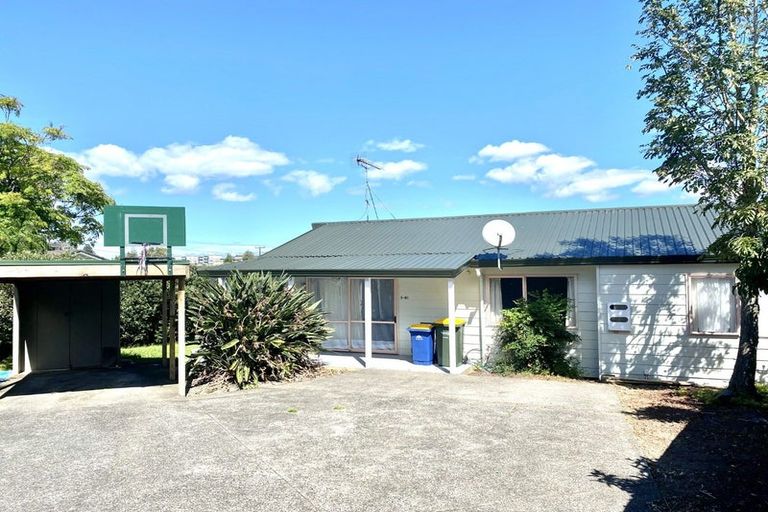 Photo of property in 2/47 Greenslade Crescent, Northcote, Auckland, 0627