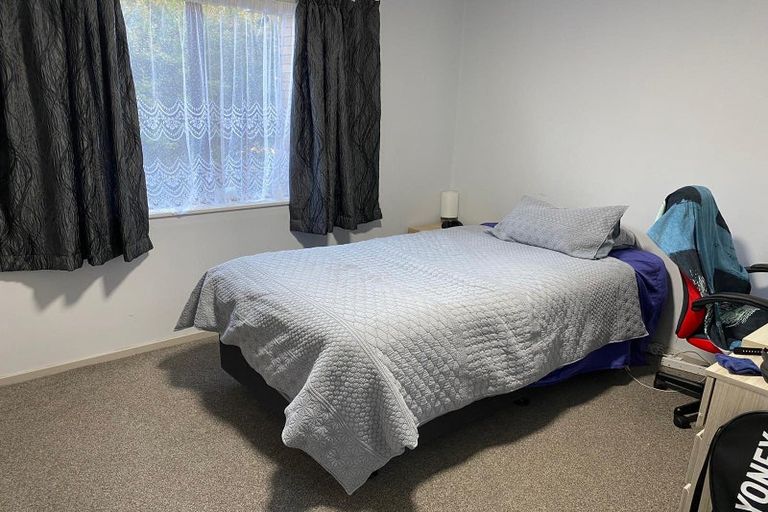 Photo of property in 90 Stewart Drive, Newlands, Wellington, 6037