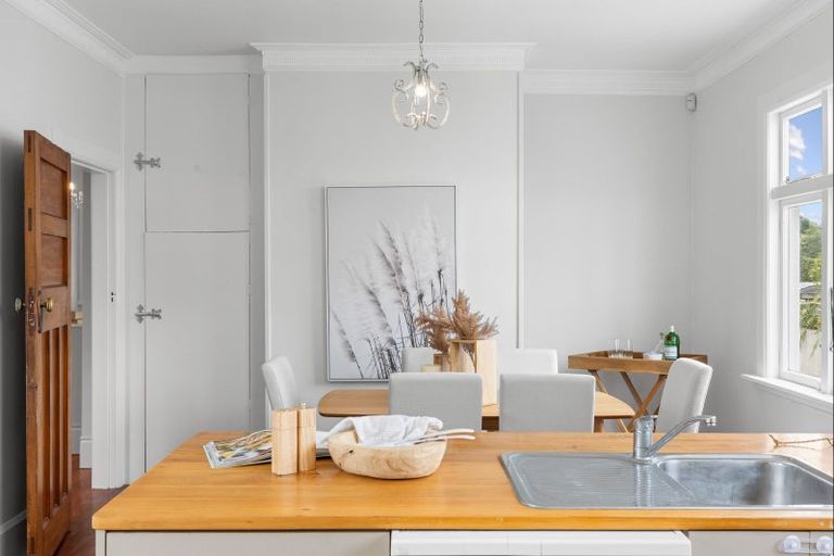 Photo of property in 36 Kingswood Street, Takaro, Palmerston North, 4412