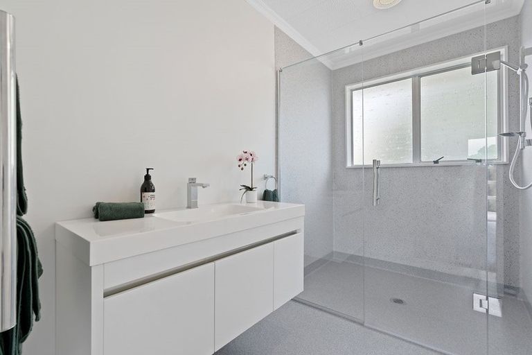 Photo of property in 219a Tukapa Street, Westown, New Plymouth, 4310