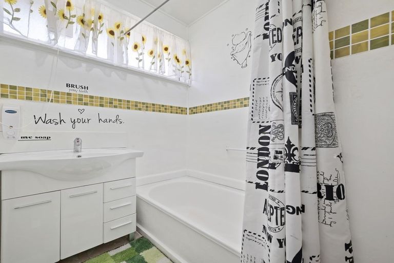 Photo of property in 1/19 Swanns Road, Richmond, Christchurch, 8013