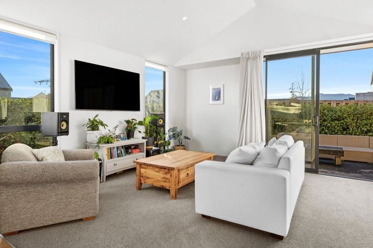 Photo of property in 2 Matakanui Lane, Wanaka, 9305