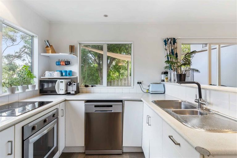 Photo of property in 9 Owl Court, Unsworth Heights, Auckland, 0632