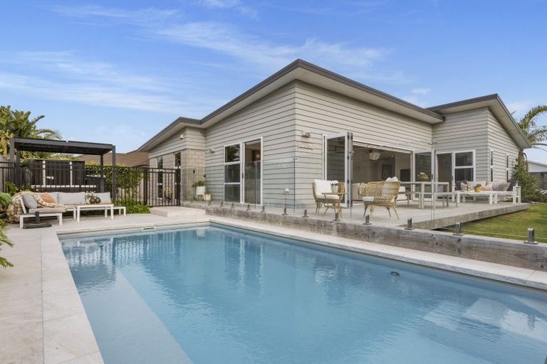 Photo of property in 25 Coutts Street, Papamoa Beach, Papamoa, 3118