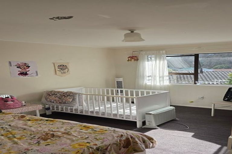 Photo of property in 6 Ruth Grove, Karori, Wellington, 6012