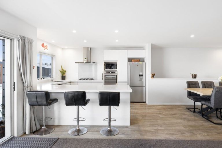 Photo of property in 80c Market Place, Papamoa Beach, Papamoa, 3118