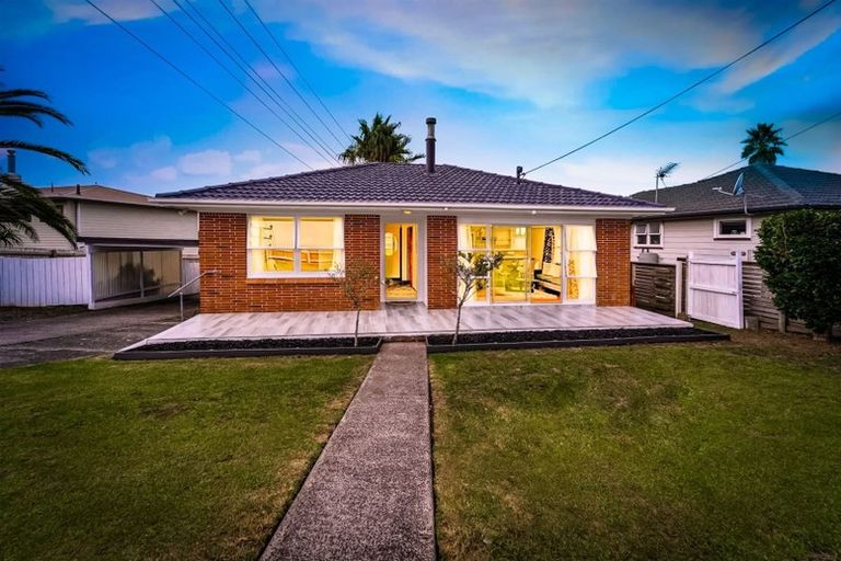 Photo of property in 125 Waimumu Road, Massey, Auckland, 0614