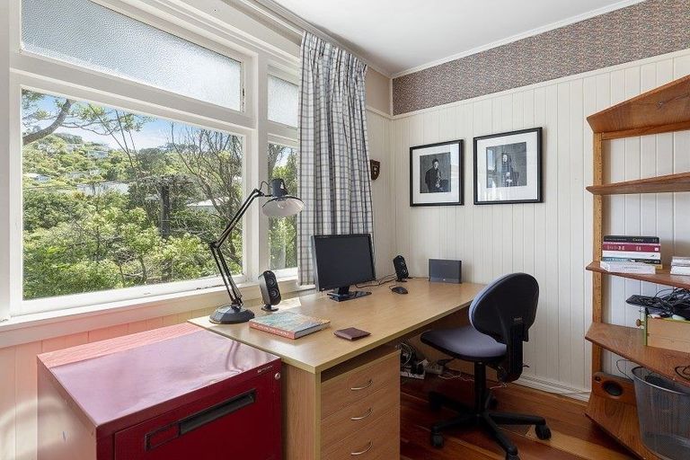 Photo of property in 9 Albemarle Road, Northland, Wellington, 6012