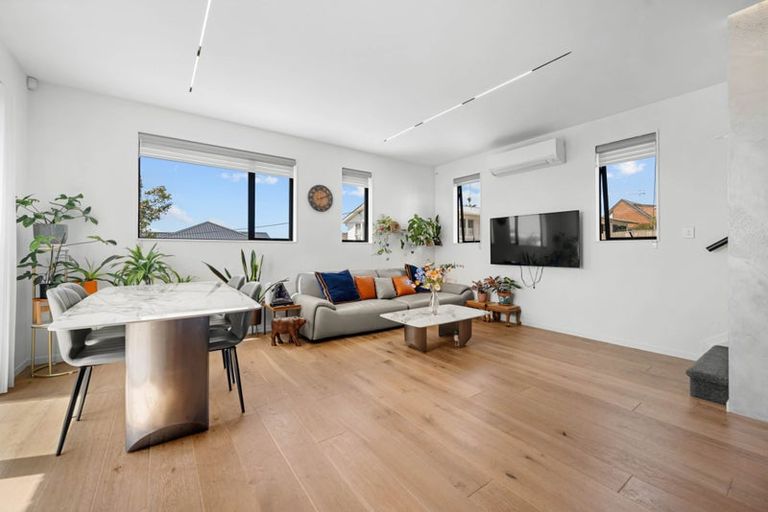 Photo of property in 6a Raeben Avenue, Hillcrest, Auckland, 0627