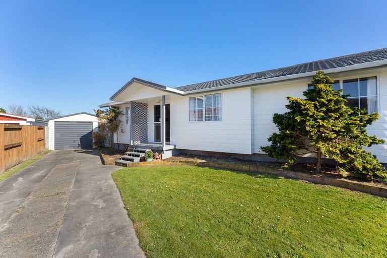 Photo of property in 20 Peppertree Glade, Kelvin Grove, Palmerston North, 4414