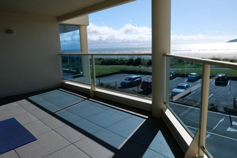 Photo of property in Ocean Apartments, 44-46 Marine Parade, Paraparaumu Beach, Paraparaumu, 5032
