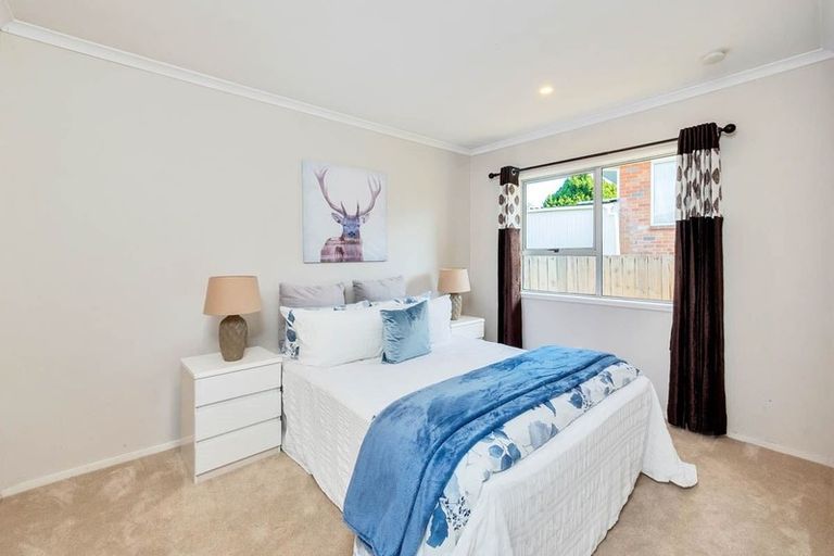 Photo of property in 5 Solar Road, Glen Eden, Auckland, 0602