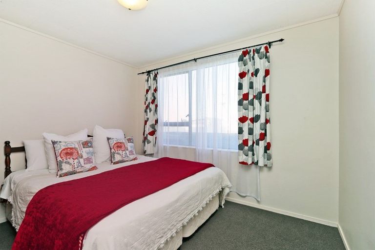 Photo of property in 2/2 Lee Road, Taradale, Napier, 4112