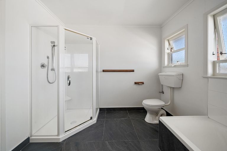 Photo of property in 3 Halberg Street, Glenfield, Auckland, 0629