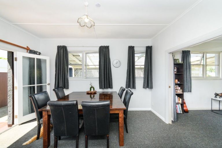 Photo of property in 5 Rangitira Avenue, Palmerston North, 4414