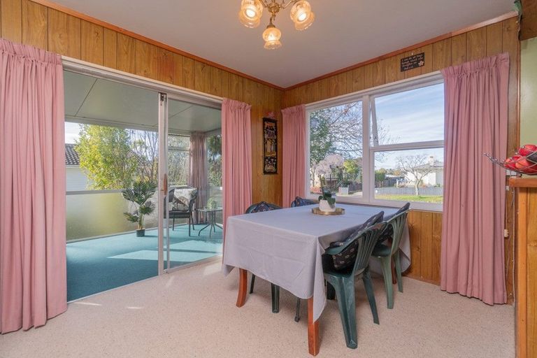 Photo of property in 15 Sunvue Road, Glen Eden, Auckland, 0602