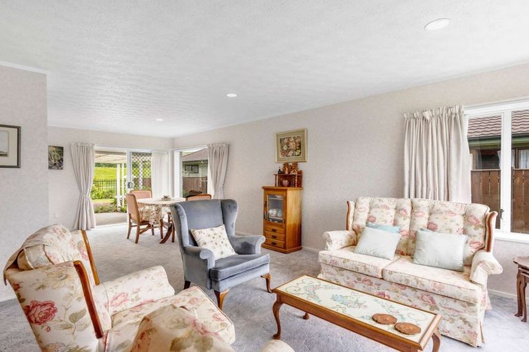 Photo of property in 24 Webb Place, Taradale, Napier, 4112