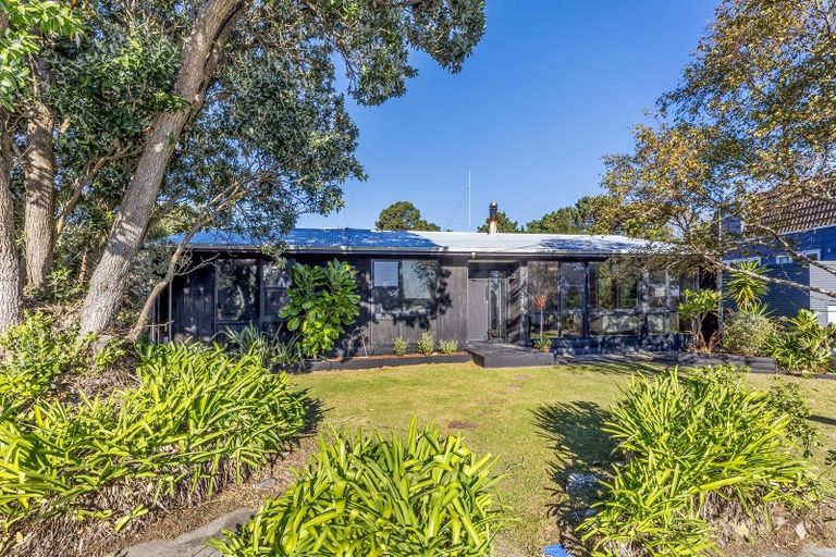 Photo of property in 44 Kahu Road, Paremata, Porirua, 5024