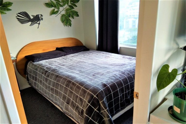 Photo of property in Terrace Tower Apartments, 10e/126 The Terrace, Wellington Central, Wellington, 6011