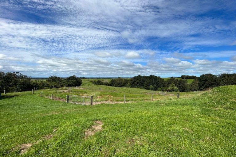 Photo of property in 403 Opunake Road, Cardiff, Stratford, 4391