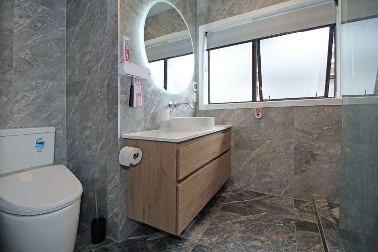 Photo of property in 30 Corunna Road, Milford, Auckland, 0620