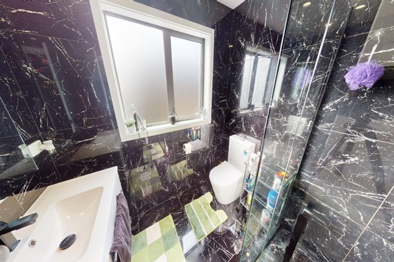 Photo of property in 12 Ivy Lane, Kelvin Grove, Palmerston North, 4414