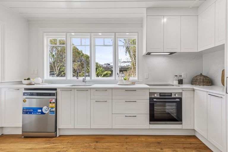 Photo of property in 25 Princes Street, Northcote Point, Auckland, 0627