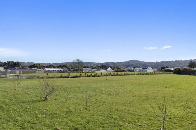 Photo of property in 21 Elizabeth Street, Moera, Lower Hutt, 5010