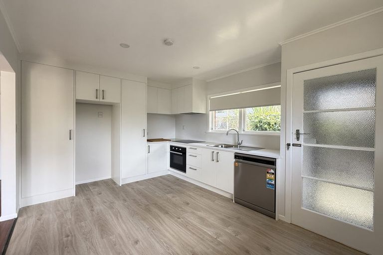 Photo of property in 1/40 Ocean View Road, Northcote, Auckland, 0627