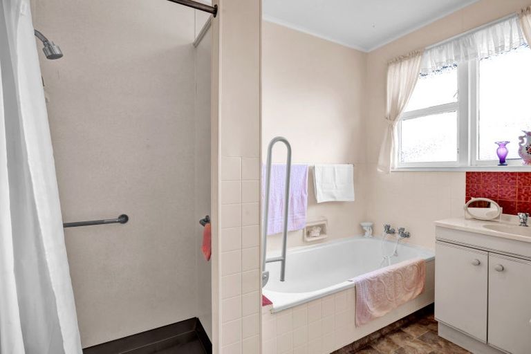 Photo of property in 3 Karaka Street, Hawera, 4610