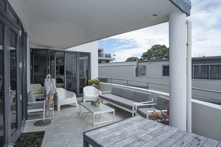 Photo of property in 203 Marine Parade, Mount Maunganui, 3116