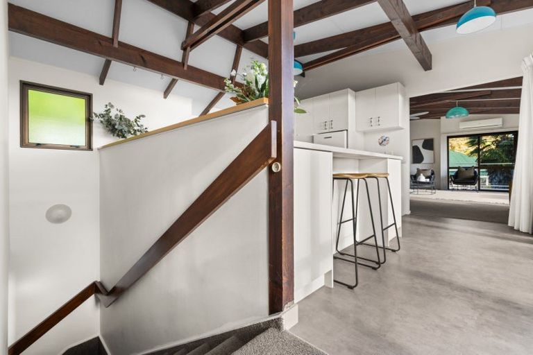 Photo of property in 21 Denholm Road, Hospital Hill, Napier, 4110