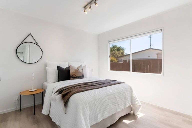Photo of property in 3 Sispara Place, Beach Haven, Auckland, 0626