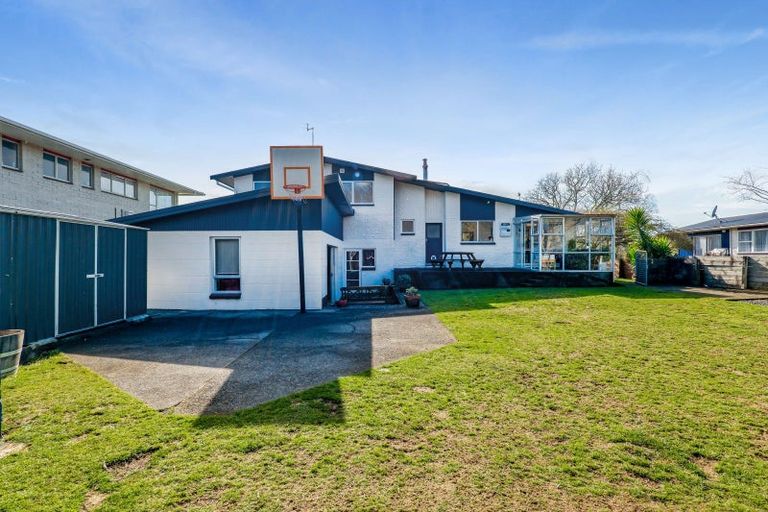 Photo of property in 17 Oberon Street, Stratford, 4332