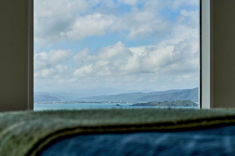 Photo of property in 76 The Crescent, Roseneath, Wellington, 6011