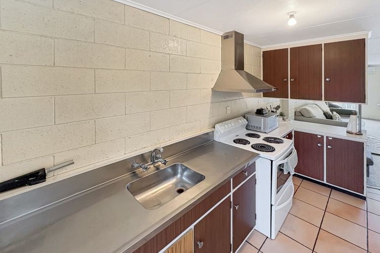 Photo of property in 35 Knowles Street, Terrace End, Palmerston North, 4410