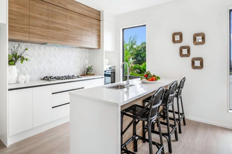 Photo of property in 16c Sheridan Drive, New Lynn, Auckland, 0600