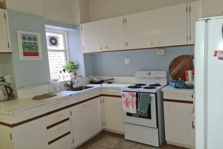 Photo of property in Olympus Flats, 2/280 Oriental Parade, Oriental Bay, Wellington, 6011
