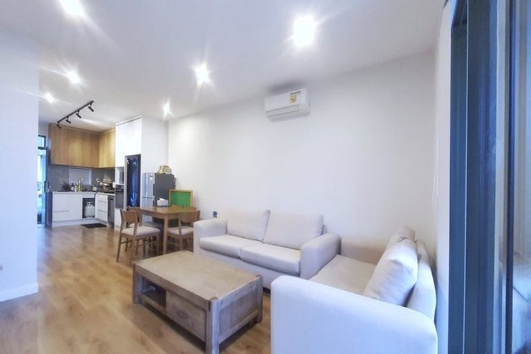 Photo of property in 10 Heketara Way, Massey, Auckland, 0614