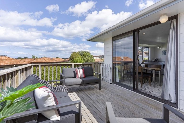 Photo of property in 12 Orewa Heights Crescent, Orewa, 0931