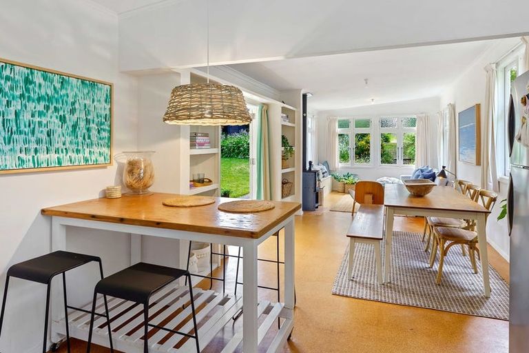 Photo of property in 42 Field Way, Waikanae Beach, Waikanae, 5036