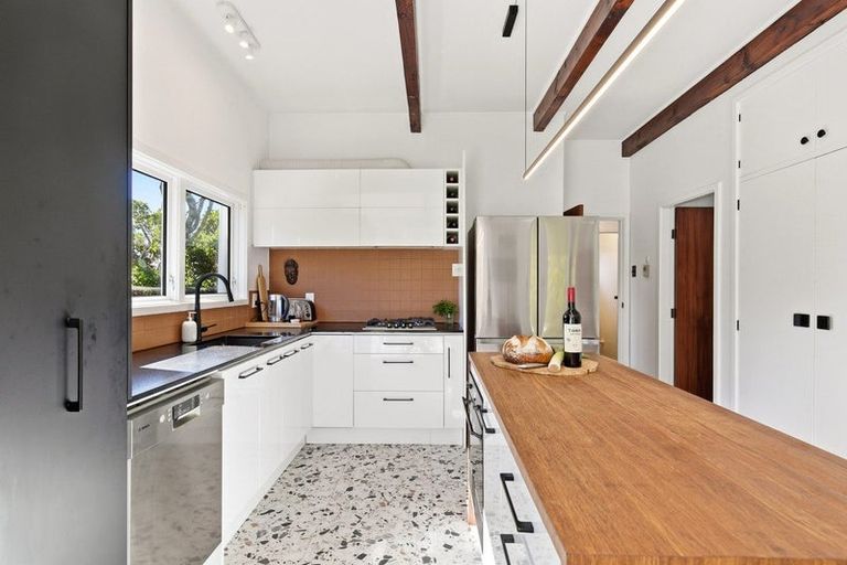 Photo of property in 10 Mathieson Avenue, Khandallah, Wellington, 6035