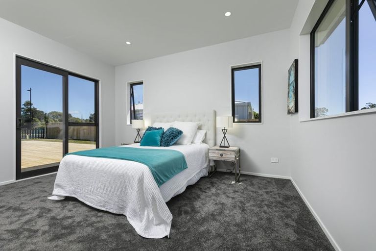 Photo of property in 39 Mcindoe Road, Kumeu, 0810