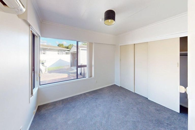 Photo of property in 5 Essex Place, Milson, Palmerston North, 4414