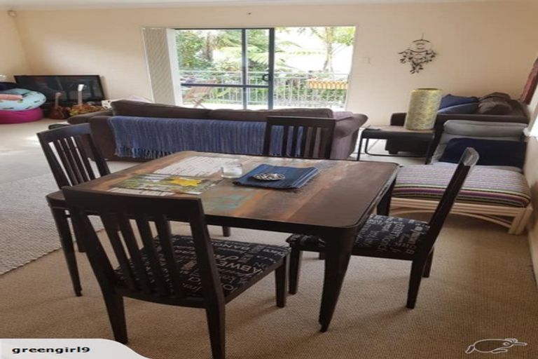 Photo of property in 12 Lone Tree Avenue, Te Atatu Peninsula, Auckland, 0610