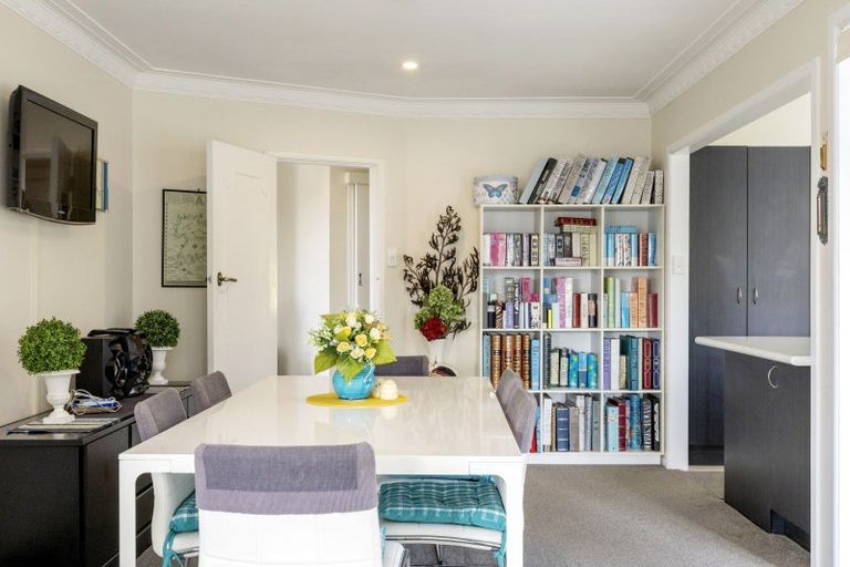 Photo of property in 11 Earle Place, Acacia Bay, Taupo, 3330