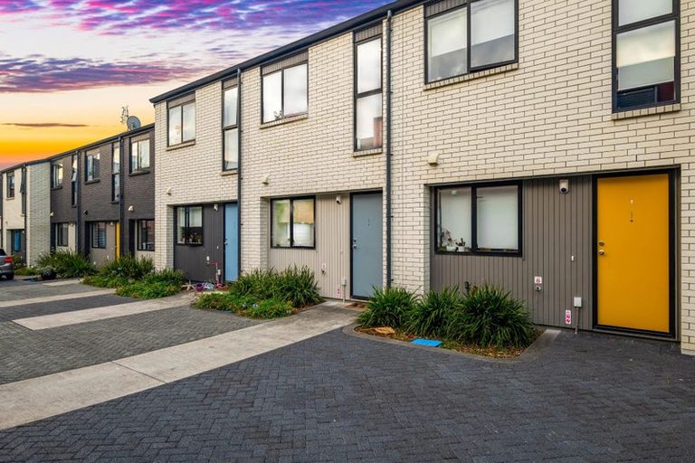 Photo of property in 3 Kerewhenua Crescent, Hobsonville, Auckland, 0616
